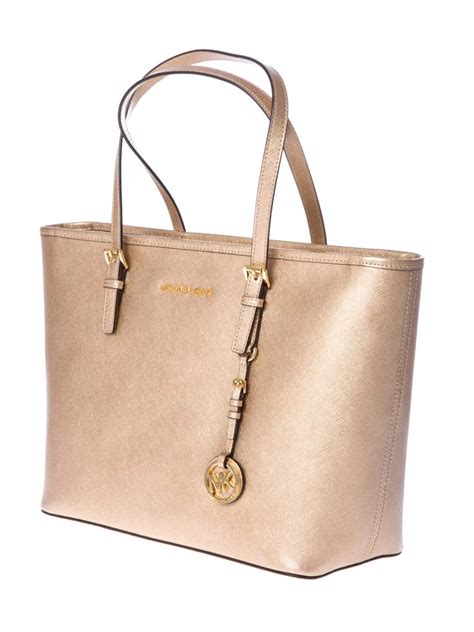 bolsa michael kors dorada original precio|Michael Kors bolsas mujer.